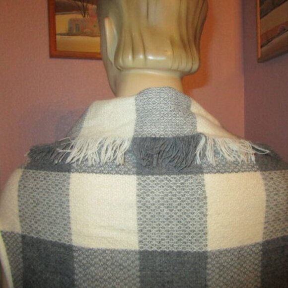 Shyanne SHILOH Sweater CARDIGAN Shawl WRAP Duster VEST Fringe SLEEVELESS Long OS - Picture 8 of 9